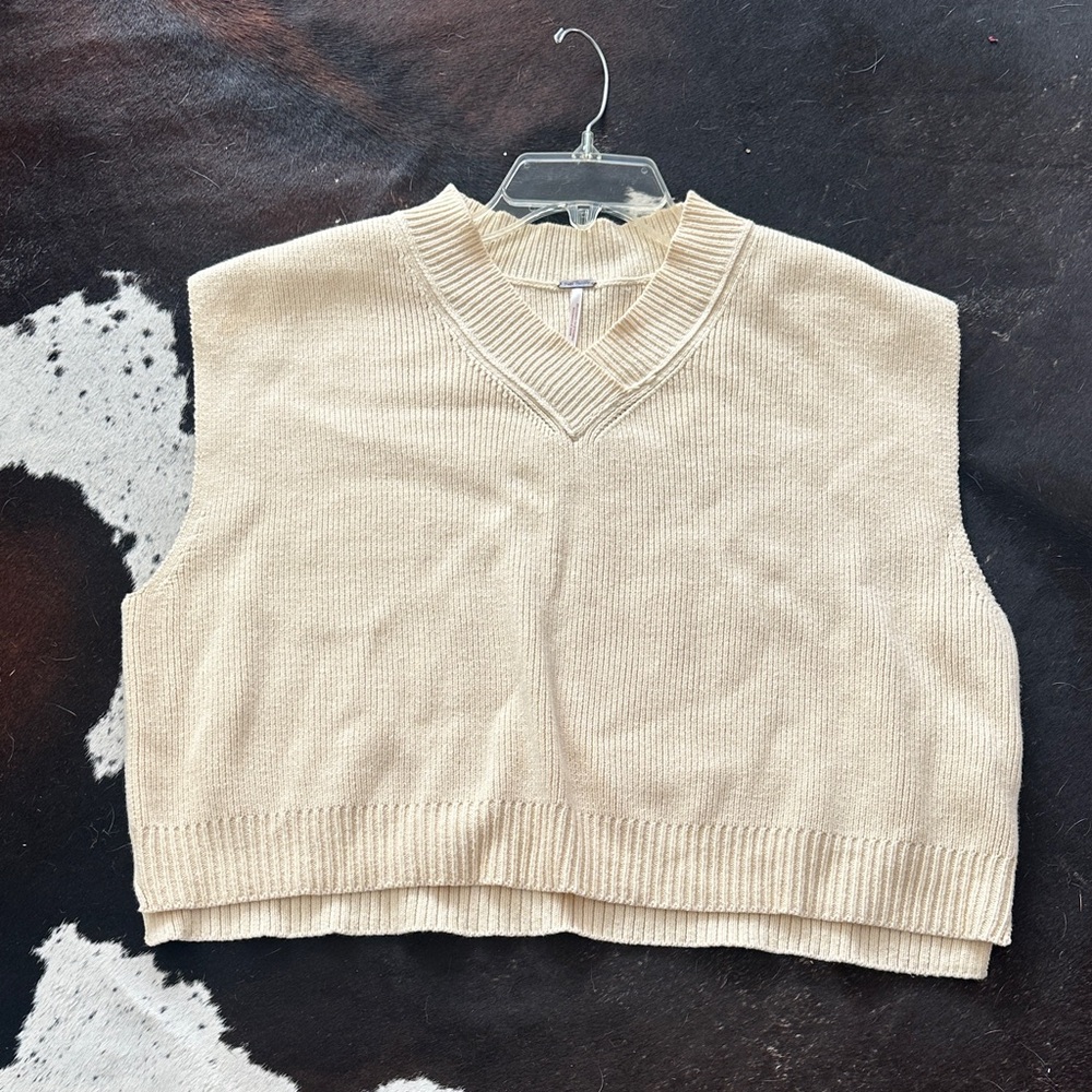 Free People Cream V-Neck Sleeveless Sweater